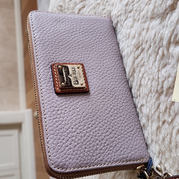 NWT Dooney & Bourke 3/4 Zip Oyster Pebbled Leather Wallet/Wristlet 🩶🎁🦪 - Picture 4 of 16